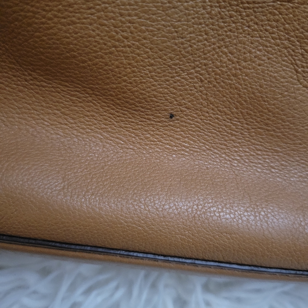 Tory Burch Amanda Easy Tote Bag in tan - Picture 9 of 16